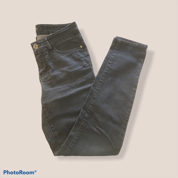 ⭐️ 3/$20 ⭐️ Nine West black jeans - Picture 1 of 3